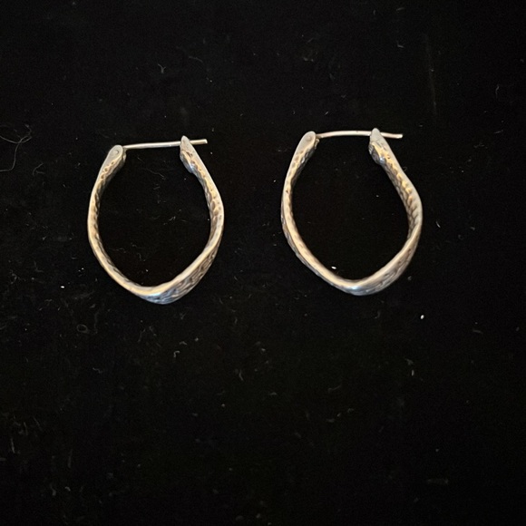 Luxury Artisan of Bali Chain link Earrings. Crafted in solid sterling silver. - Picture 5 of 9